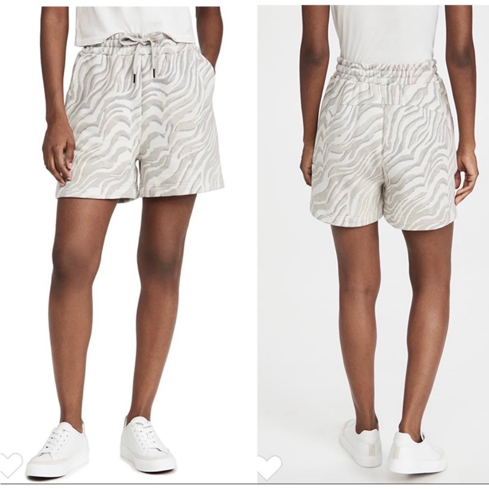 Sweaty Betty Essentials Shorts size Large